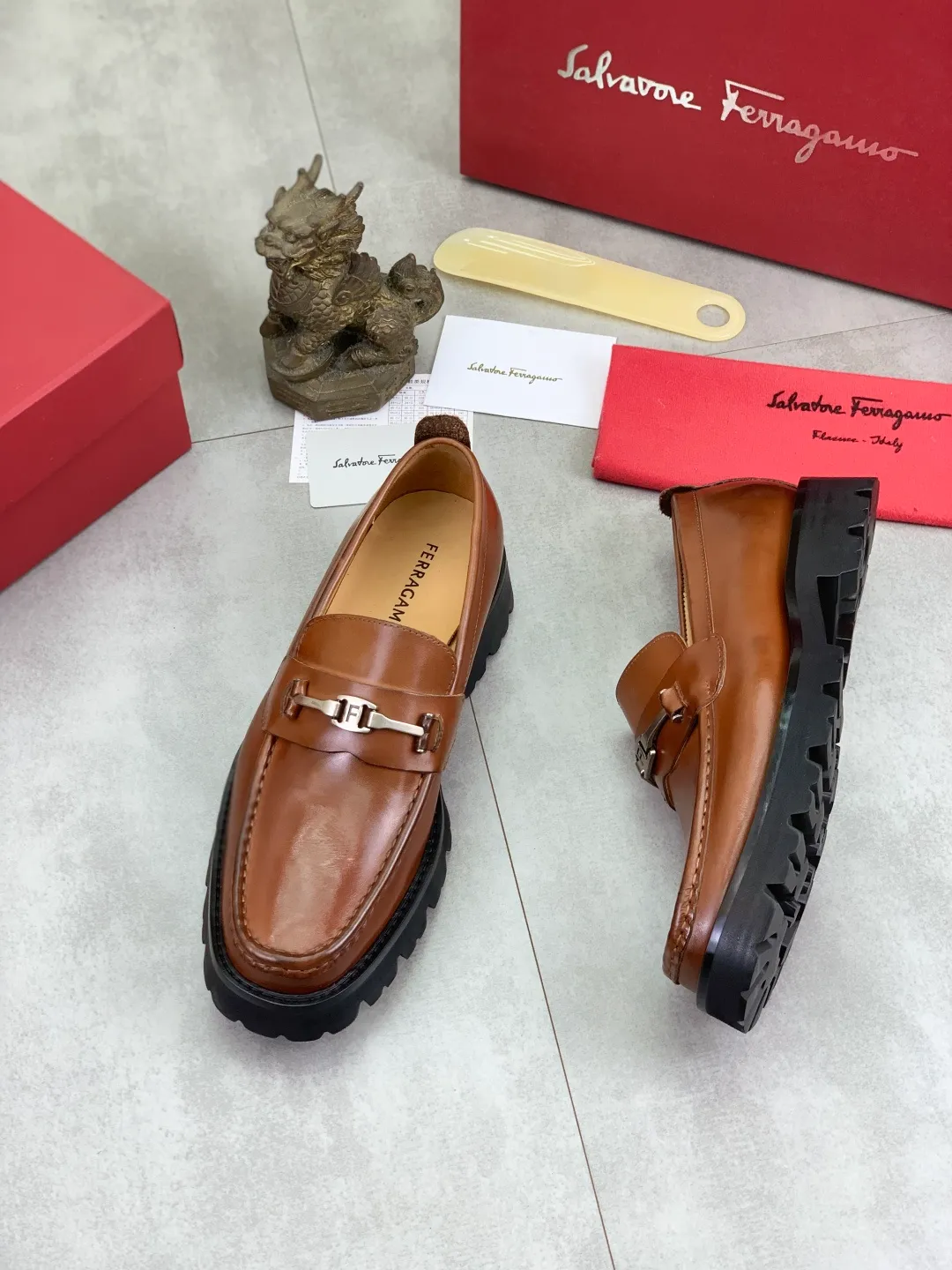 Men's Men's Shoes 💰P480💰[New Style] Water-dyed Niuli 🆘[Salvatore Ferragamo] Ferragamo's latest casual business leather shoes for men! Listed simultaneously! The fabric is made of specially imported original calfskin, and the interior is made of imported water-dyed cowhide. It is absolutely luxurious and leads the fashion trend. Matching code: 38-44 (45 and 46 can be customized) Multiple colors available